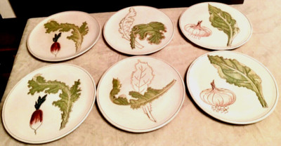 WALTER HATCHES SET OF 2 VTG PAINTED 3D VEGETABLE 8'' PLATES-MADE IN ITALY-EUC