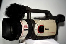 Canon GL1 A Portable Handheld 3CCD Digital Mini DV Video Camera Camcorder.