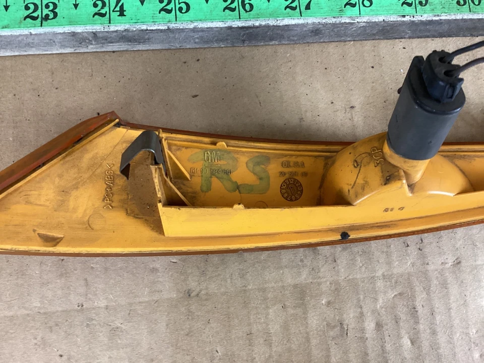 Luz de señalización delantera derecha del lado del pasajero Saturn serie L 2000-2002 905846001 OEM Foto 4 de 4