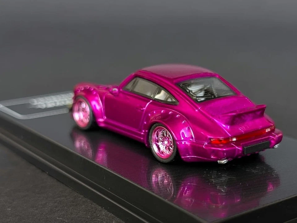 CM-MODEL 1/64 Porsche 964 Widebody rosa metallizzato pressofuso auto usata... - Immagine 4 di 4