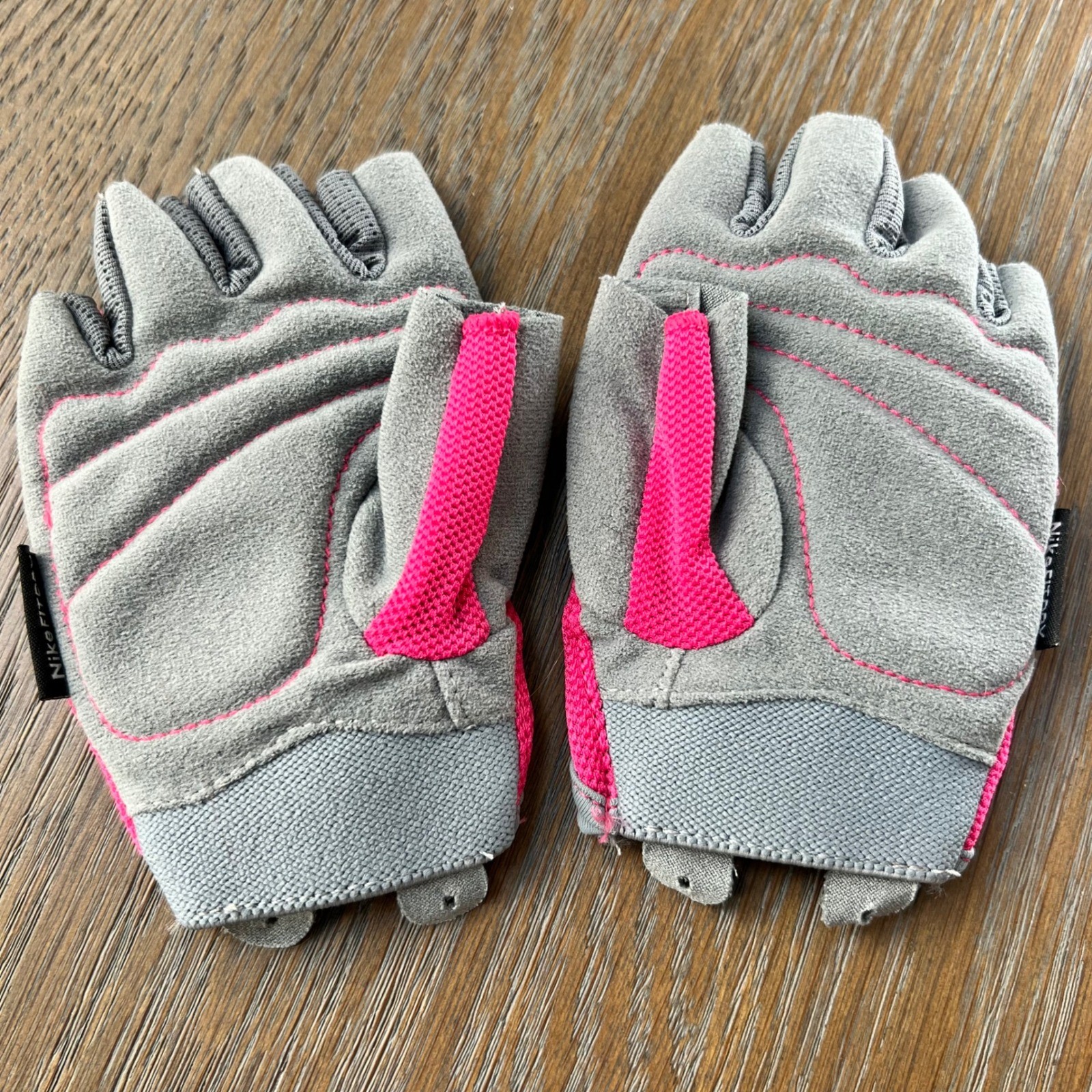 Nike Fit Dry Womens XS Fingerless Training Gloves Pink Grey Padded Weightlifting thumbnail 2