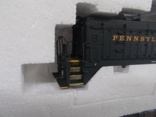 PROTO ~ PENNSYLVANIA RAILROAD SW9 POWERED LOCOMOTIVE # 8529~HO SCALE - Picture 4 of 7