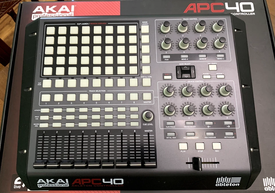 AKAI APC40 CONTROLLER MIDI USB PER ABLETON+BUONO 50 EURO - Immagine 3 di 4