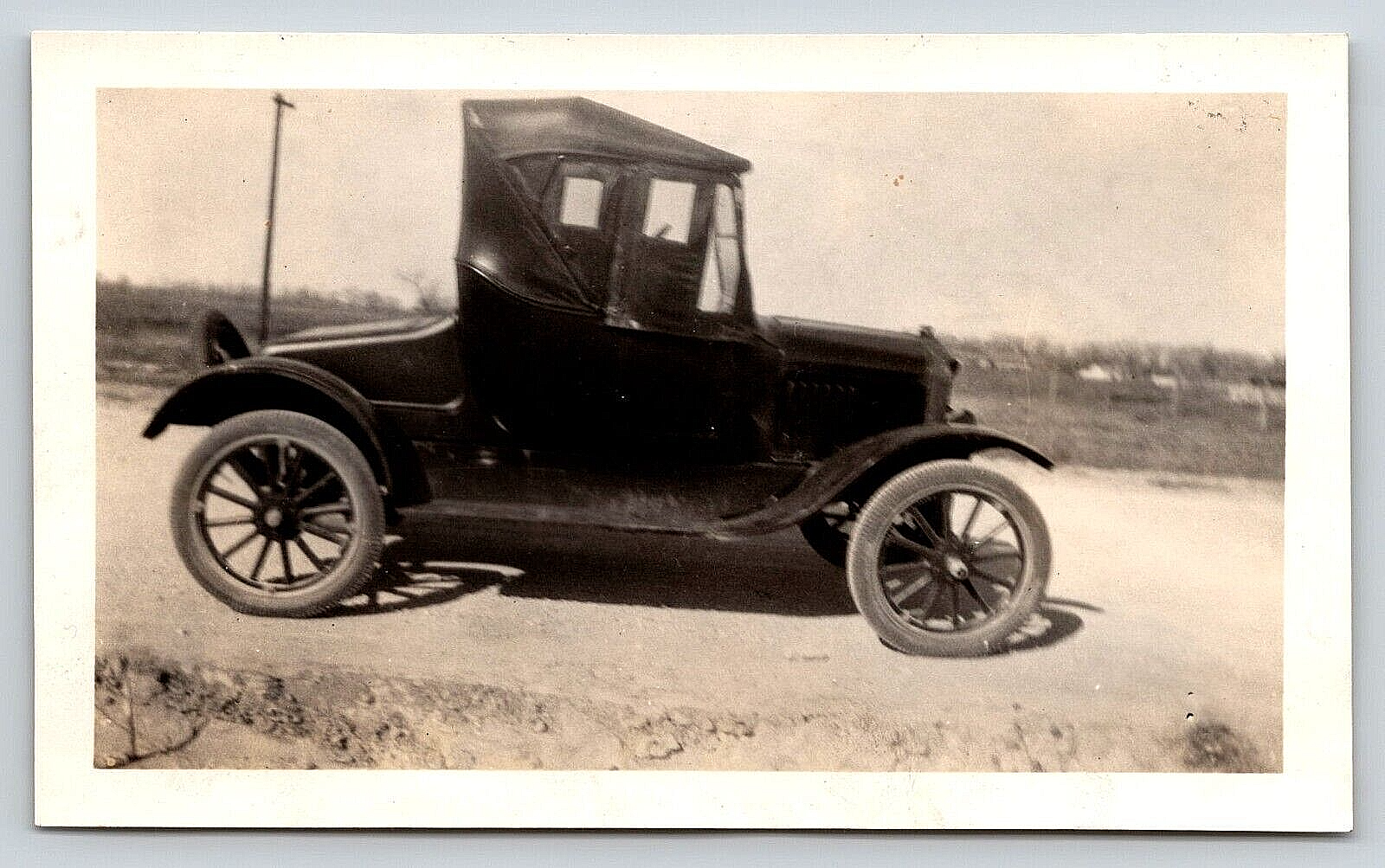 VINTAGE OLD BLACK CAR OUTDOOR ANTIQUE PHOTO PICTURE IMAGE DIRT ROAD