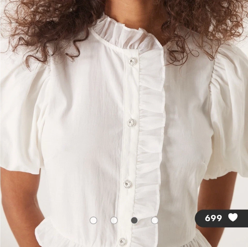 全新带标签 Sister Jane Embrace 白色荷叶边袖口长裙,尺寸 L — 第 3/4 张图片