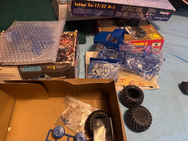 AMT ERTL Bigfoot 4x4x4 Ford F-150 1/25 Monster Truck Open Box