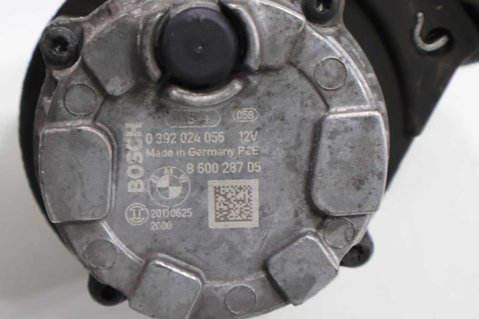 2014 - 2020 BMW i8 I12 ENGINE COOLANT AUXILIARY WATER PUMP OEM