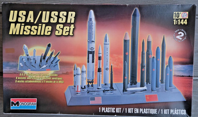 USA / USSR RAKETEN SET 1/144 SCALE MODEL KIT - MONOGRAM, New old stock
