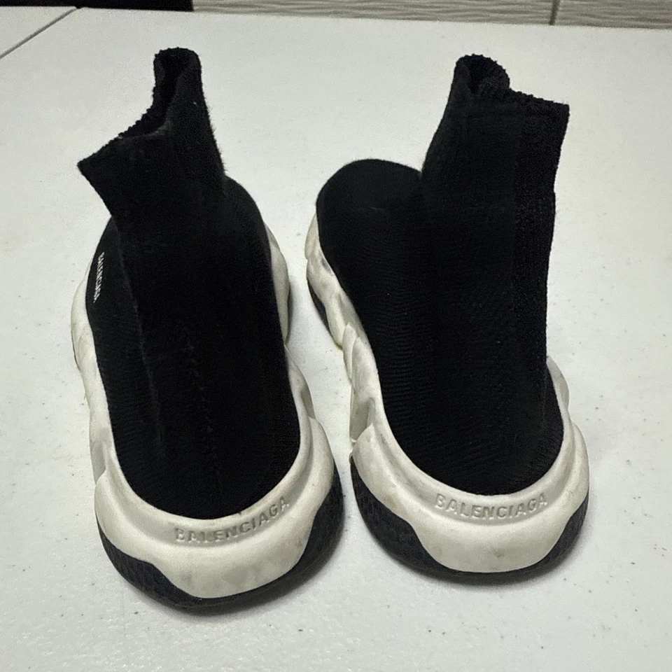 BALENCIAGA KIDS Black  ‘SPEED’ SOCK SNEAKERS SIZE 9-9.5 ( ONLY  1 INSOLE ) - Image 2 of 4