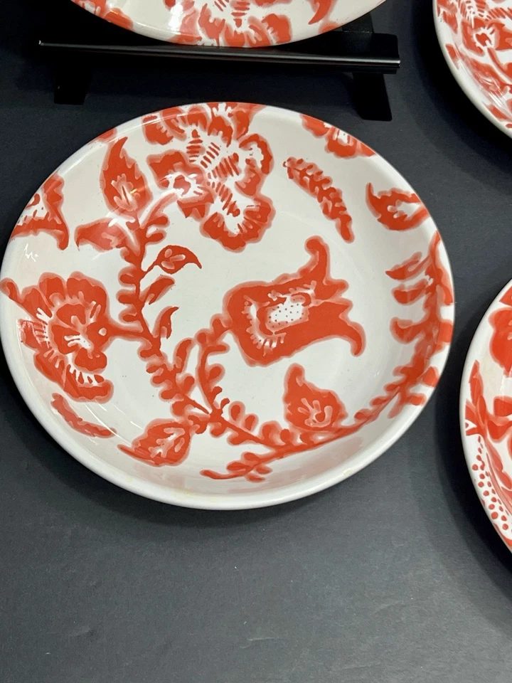 "Juego de 4 ensaladeras/pasta florales rojas estilo Anthropologie 8,5"" hechas en Portugal" Foto 4 de 4