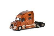 WSI 33-2031 1:50 Volvo VN780 6x4 Bronze Truck with Sleeper