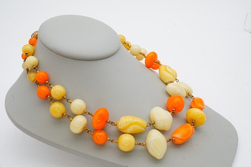 Vintage Vogue Glass Bead Necklace Gold Tone Orange White Molded 16.5" - Picture 3 of 8