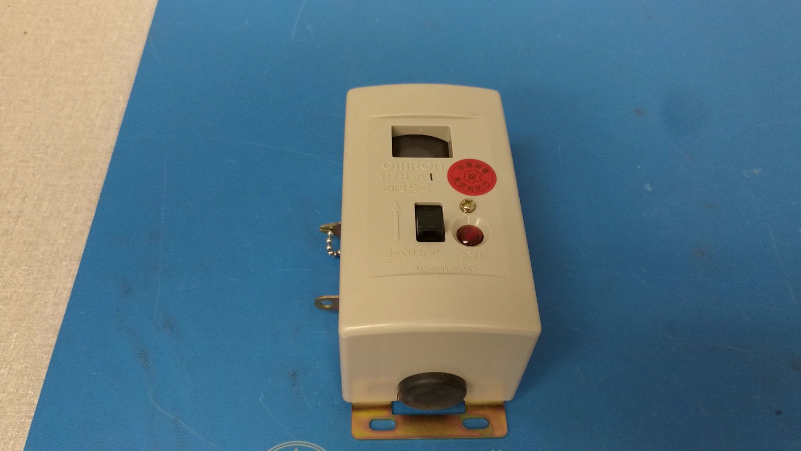 OMRON D7H-A1 Vibration Sensors SPDT ENCL 100-170gal NEW No Box