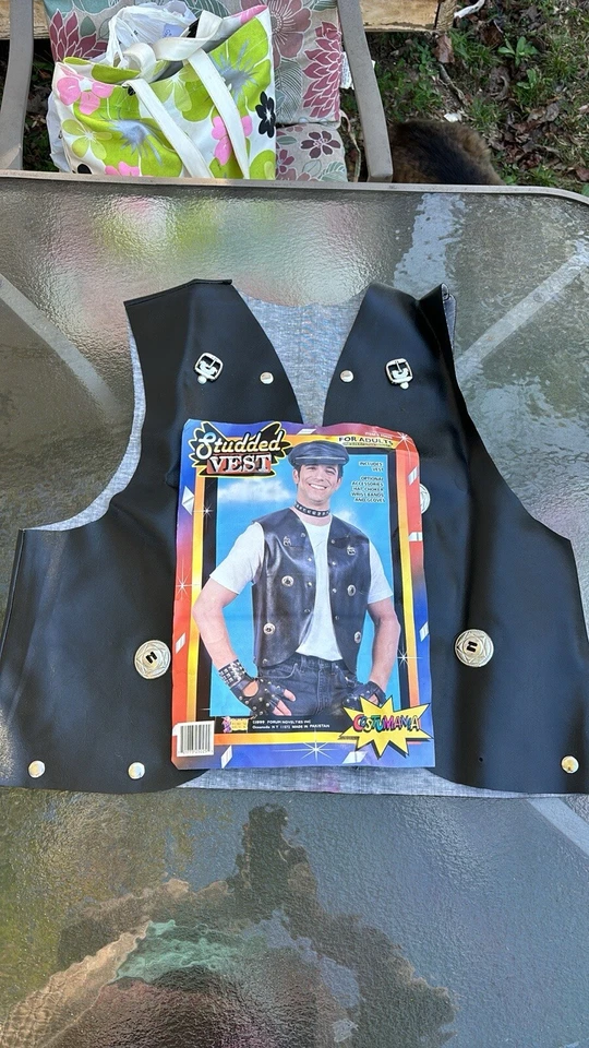 COLETE PRETO CRAVEJADO FORUM NOVELTIES TAMANHO ÚNICO SERVE PARA A MAIORIA DOS ADULTOS - Imagem 4 de 4