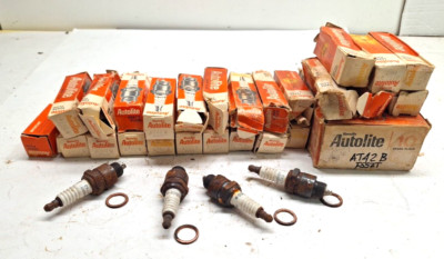 LOT OF 39 AUTOLITE SPARK PLUGS AT 42B F5529