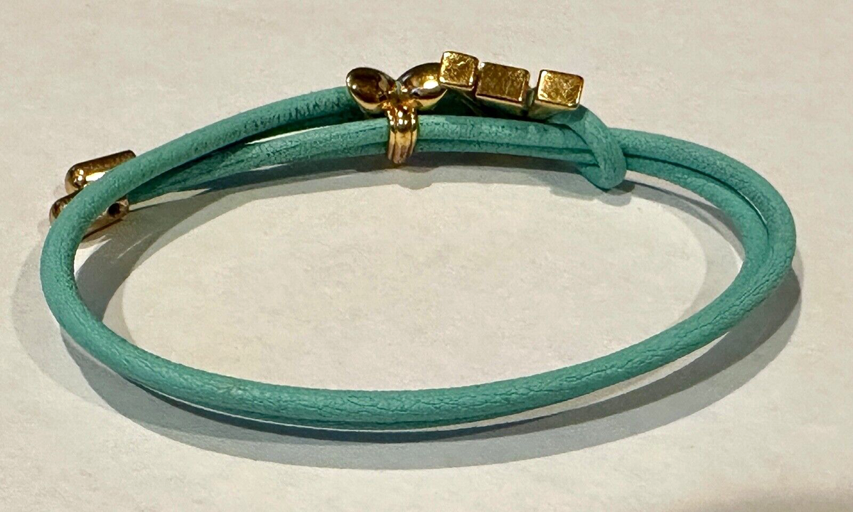 Auth LOUIS VUITTON LV Bloom - Bracelet Leather Hardware Blue Auth LOUIS VUITTON LV Bloom - Bracelet Leather Hardware Blue