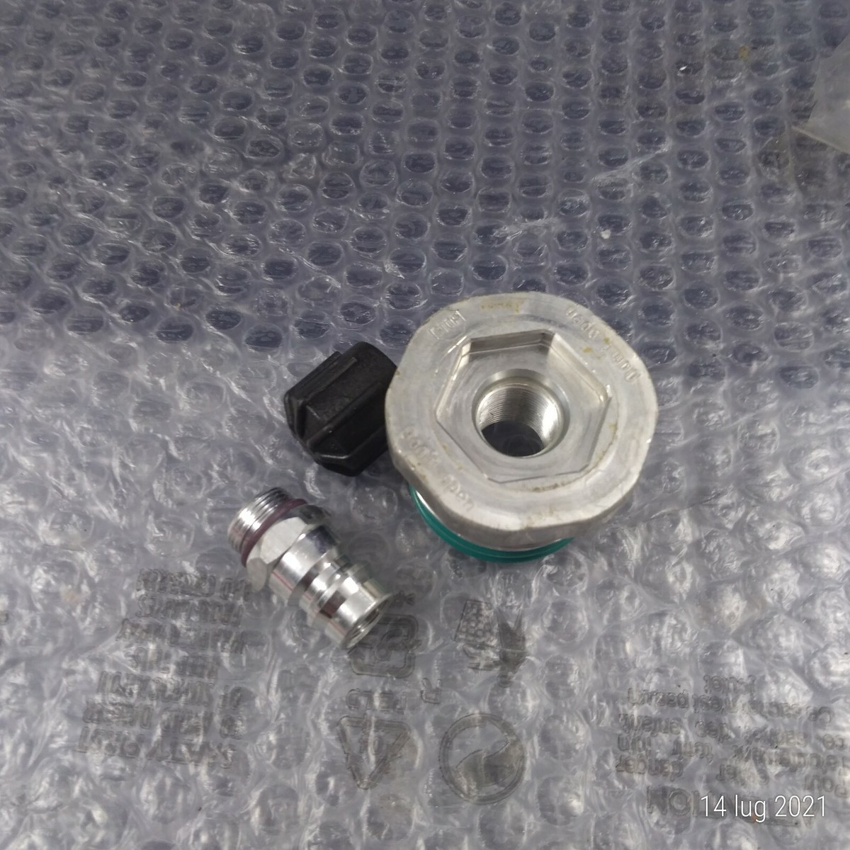 Cap Screw Condenser Conditioned Air A0009977432 Compatible With MB 