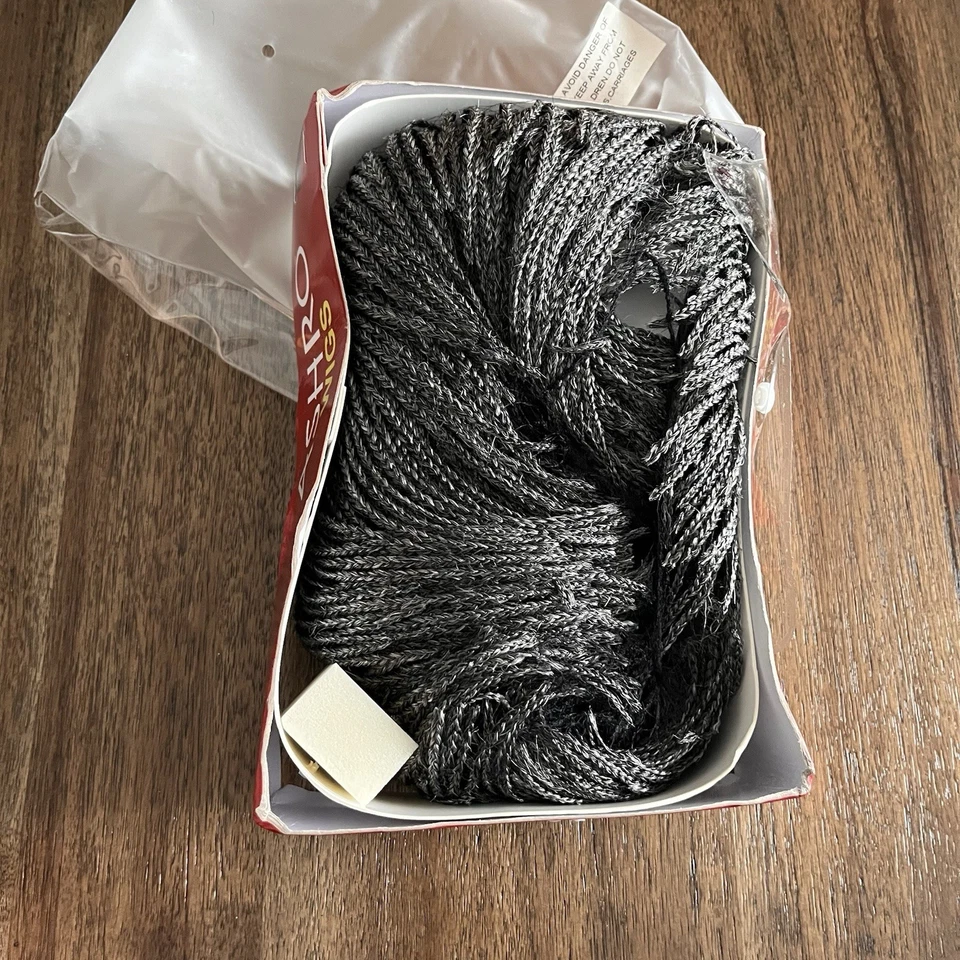 Peluca trenzada Ashro corta Bob gris Foto 2 de 4