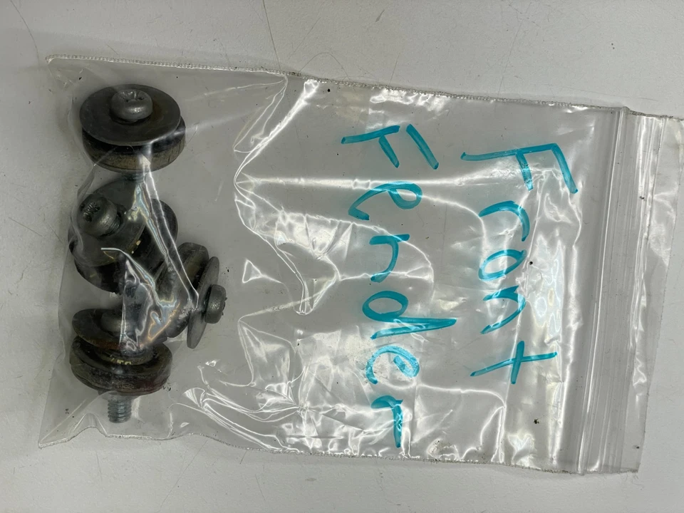 Suzuki TM125 1974 OEM guardabarros delantero pernos de montaje TM 100 1973 1975 Foto 2 de 2