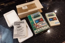 Vintage  MATTEL FOOTBALL  Handheld Electronic tabletop Video  game B7 RECON RARE
