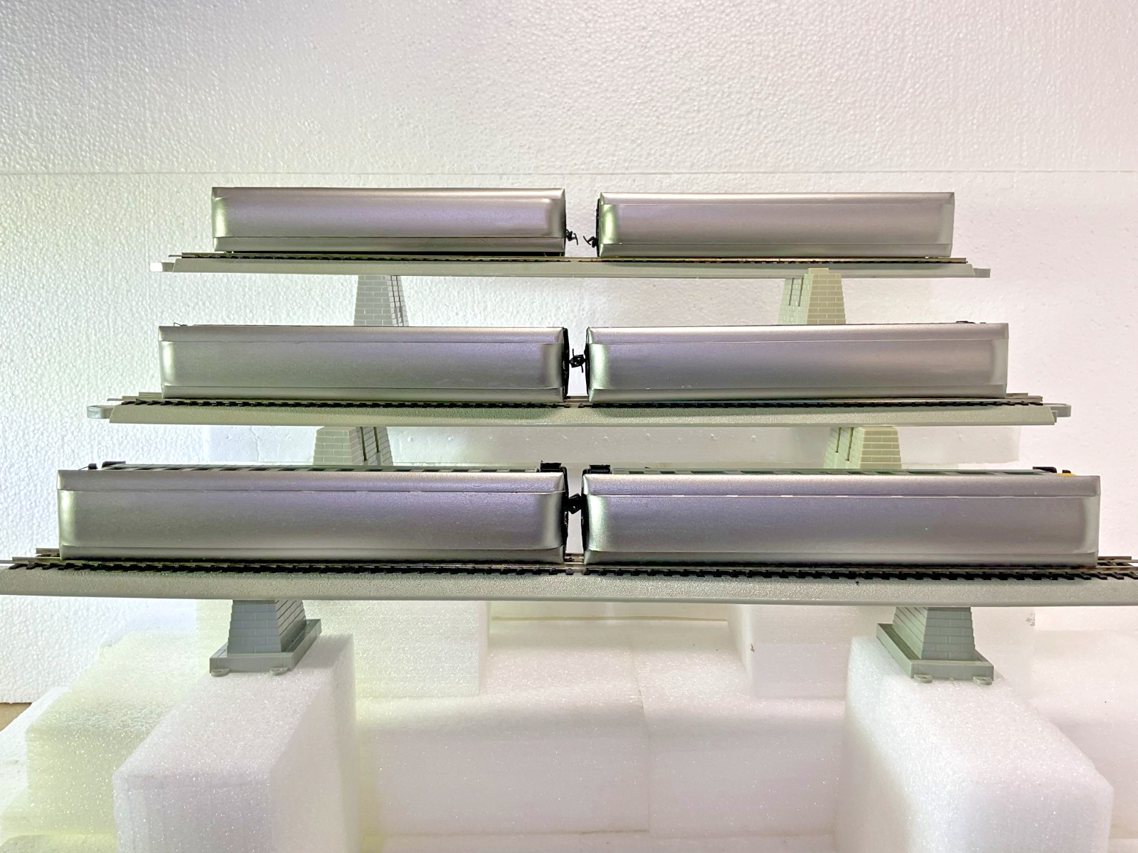 Model Power HO 4-6-2 Steam Locomotive A.T. & S.F. #3456 with 6 Passenger Cars