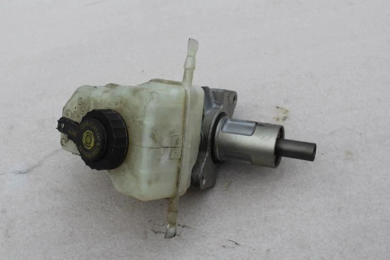 2008 BMW 328i CILINDRO MESTRE DE FREIO COM RESERVATÓRIO - Imagem 2 de 4