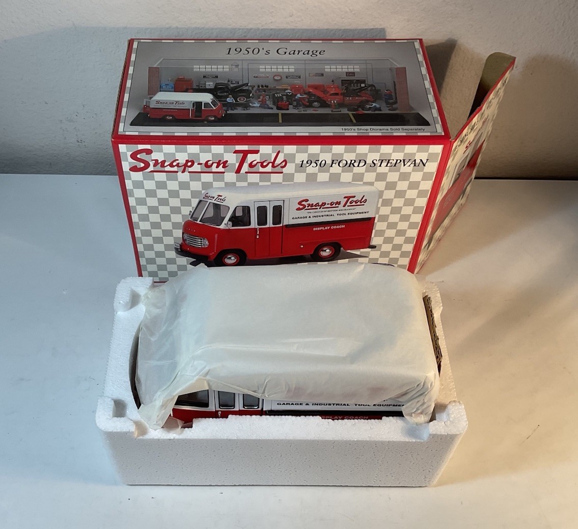 Snap on Tools 1950 Ford STEPVAN Van Die Cast 1 24 Scale Bank