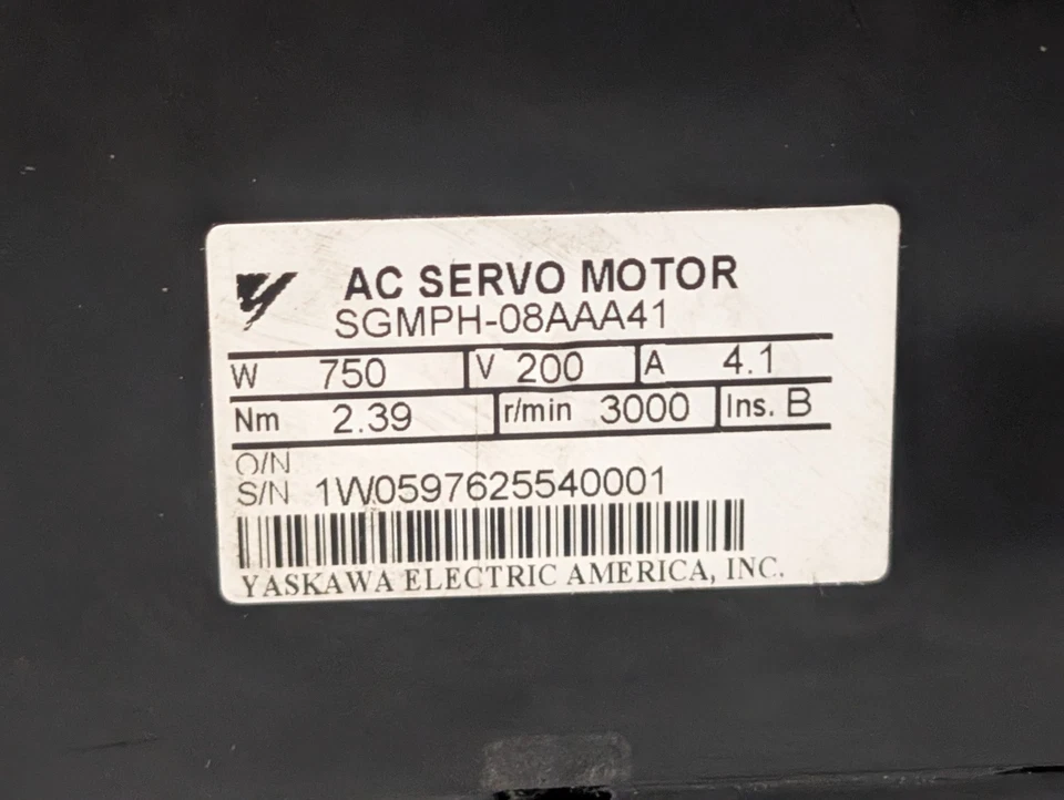 Motor servomo cubo de precisión Yaskawa Electric SGMPH-08AAA41 AC con conector Molex Foto 2 de 4