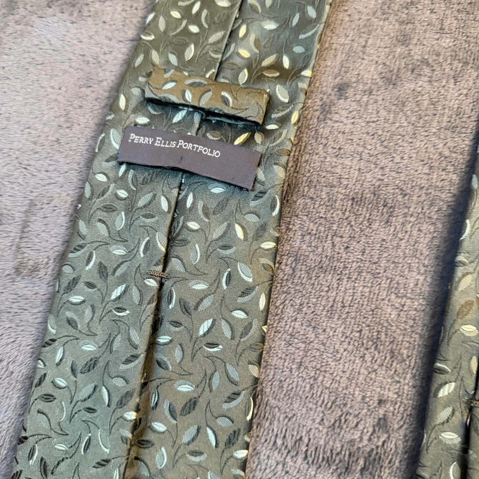 Corbata para hombre Perry Ellis Portfolio patrón de hojas verdes salvia mezcla de seda Foto 4 de 4