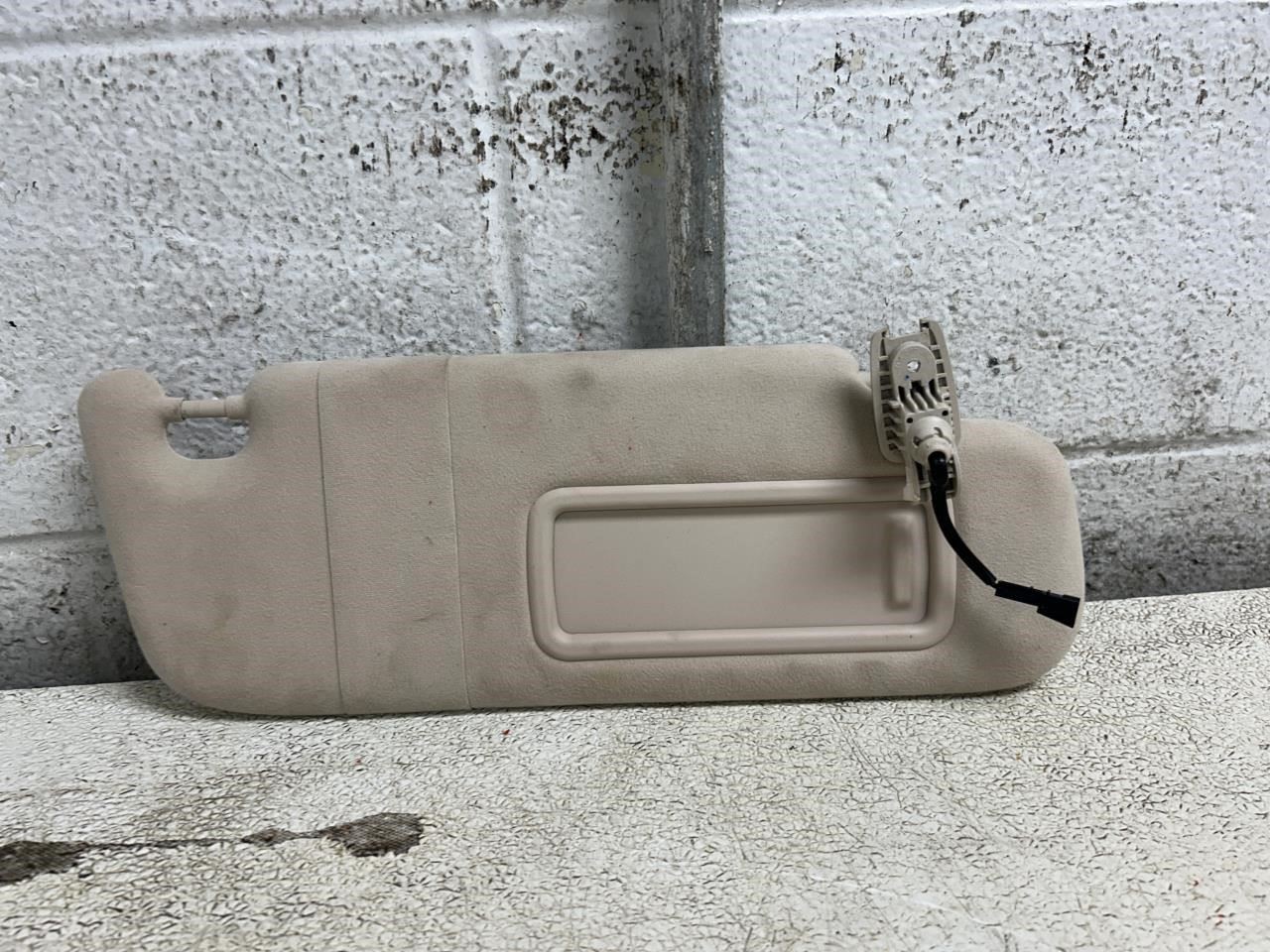 2022 MASERATI LEVANTE Passenger Right Side Tan Cloth Sun Visor W/Lighted Mirror