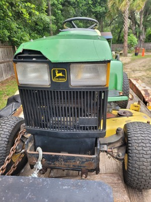 #ad 425 Johndeere Garden Tractor Collectible In Great Shape Just Missing Side Panel $2500.00