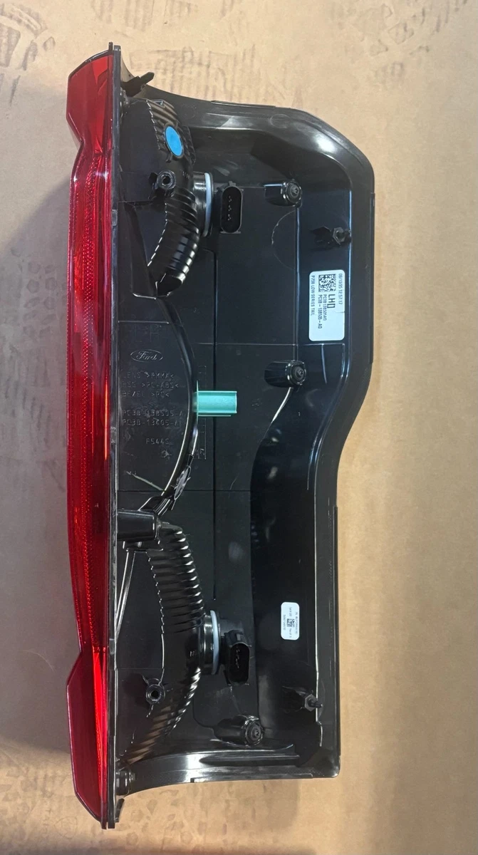 Luz Trasera Derecha Con Monitor De Punto Ciego Para Ford F250 F350 2020-2022 – Incandescente, Lente Roja, Habitáculo Cromado
