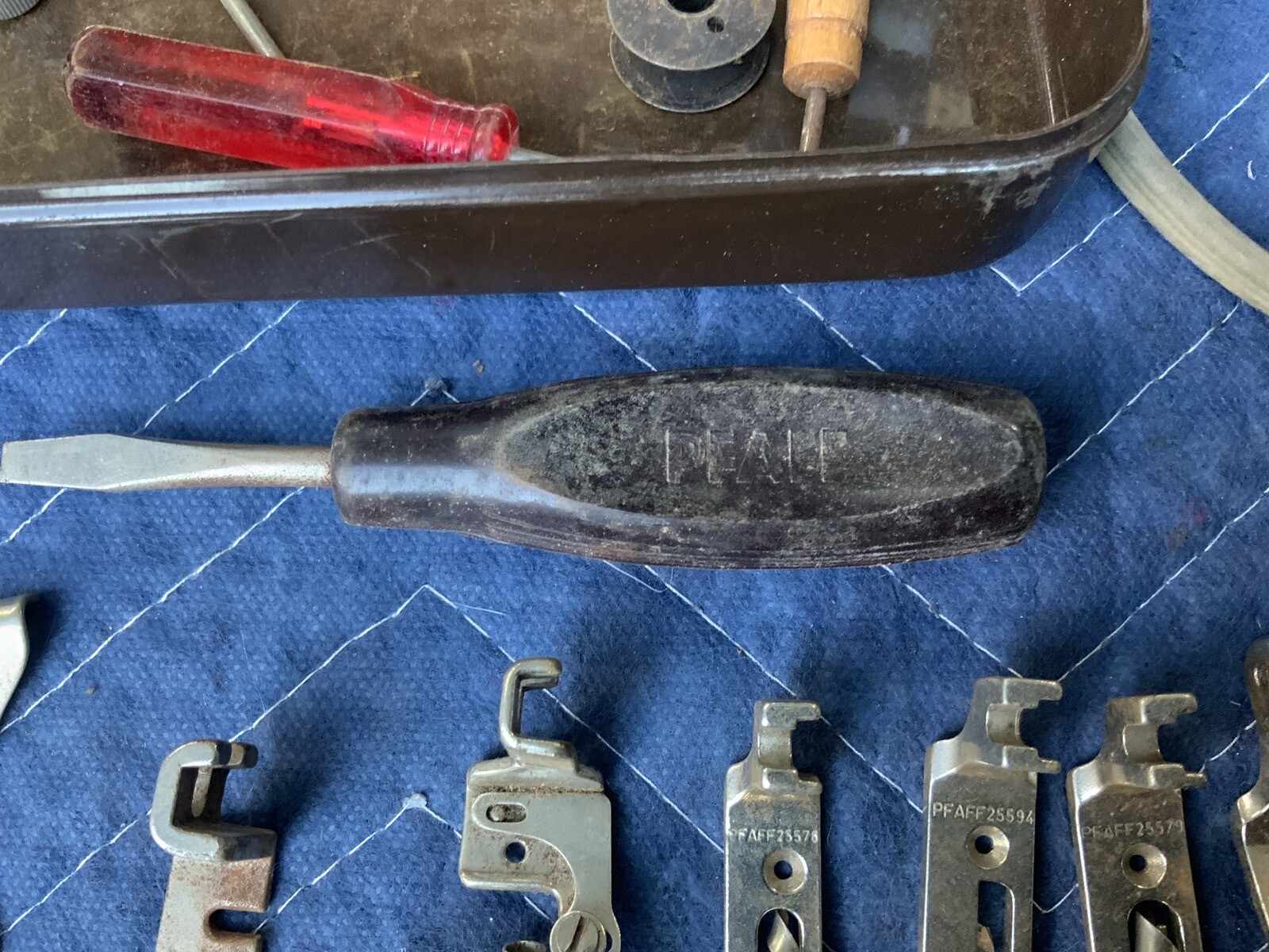 Pfaff 30 sewing machine Heavy Duty Sewing Machine Working W’ Extras