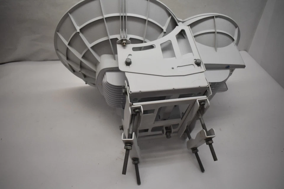 Ubiquiti Networks AF24 Airfiber 24 GHz Point to Point Gigabit Radio - Image 4 of 4