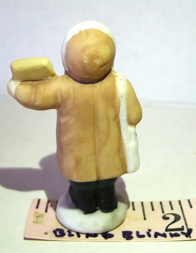 Grandeur Noel Victorian Village Christmas Newspaper Girl 1993 Vintage - 第 4/7 張圖片