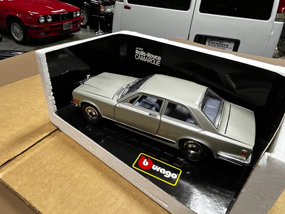 Bburago 1980 Rolls Royce Camargue RARE 1:22 Scale Metal Die cast Model Car - Image 3 of 4