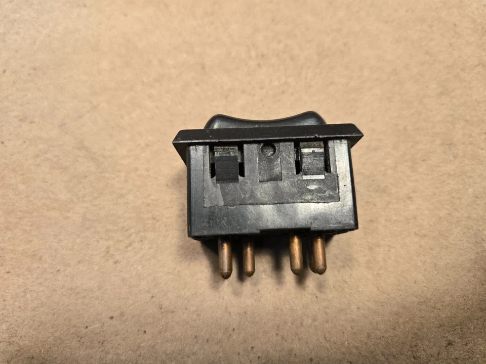 Interruptor basculante de ventana Triumph Stag Lucas 152SA Foto 4 de 4