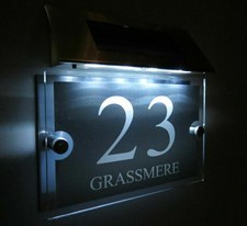 UK MODERN SOLAR LIGHT LED House Signs Plaques Door Numbers 1 - 9999 street Name
