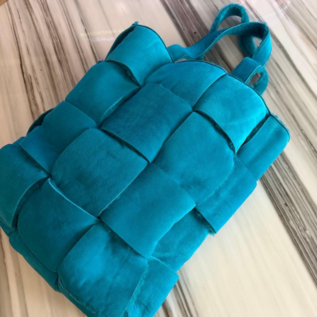 Bottega Veneta Arco Maxi Intrecciato Shearling Tote – Turquoise