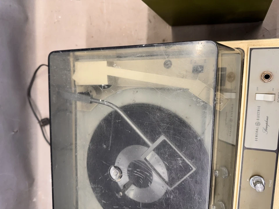 Vintage GE Avocado Green P350G Symphonic Turntable Record LP Player Art Deco - Image 3 of 4