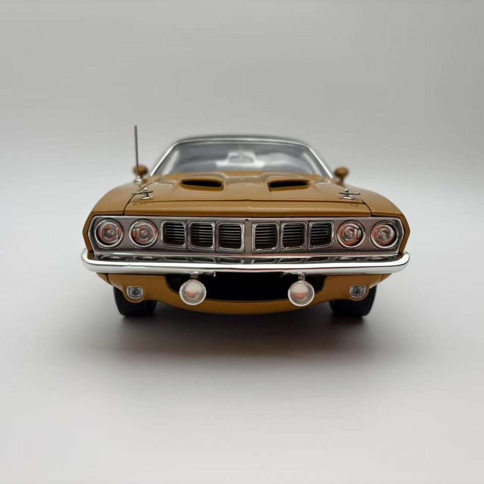YCID-1971 Cuda, 440/6, Violet w/Vinyl Top (Limitée à 96 unité-Limited to 96 units YCID-1971 Cuda, 440/6, Violet w/Vinyl Top (Limitée à 96 unité-Limited to 96 units