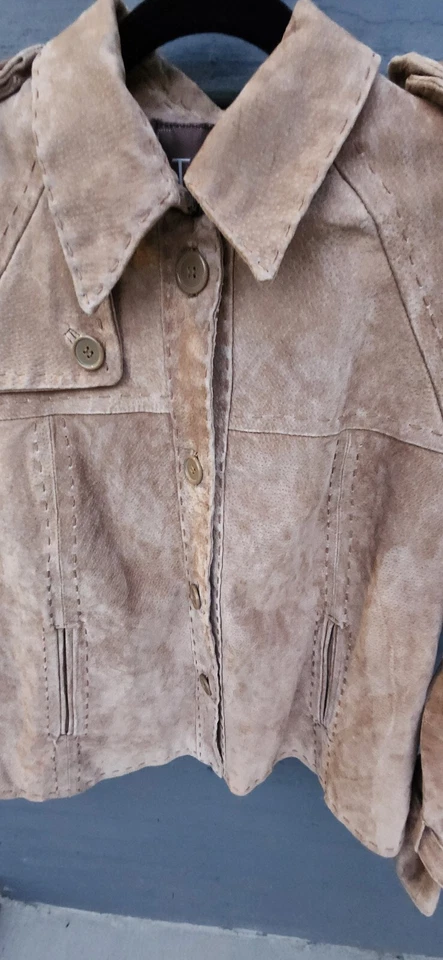 TEX By MAX AZRIA Sz Med Tan Suede Jacket Crontast Stitch Buckle Button Accent - Image 2 of 4