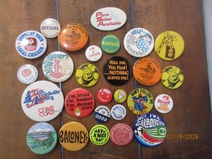 1970's Lot of 27 Asst. Button Pin Lake Natoma Stock Outboard Races, Garbologist