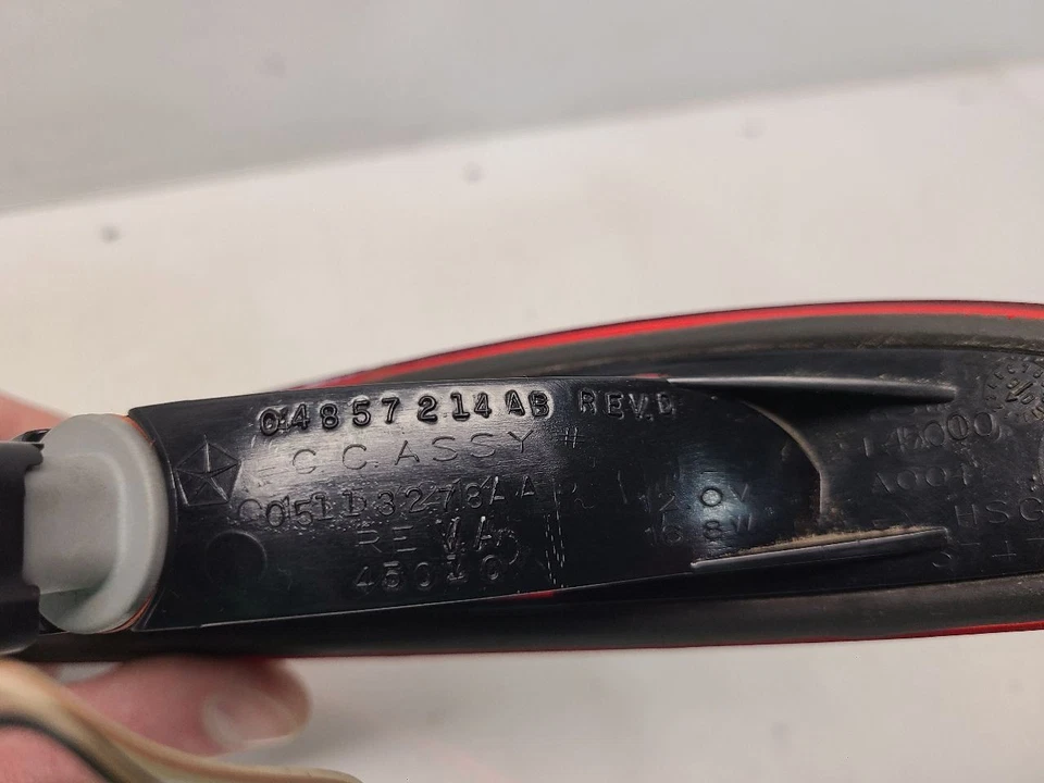 Dodge Caravan 2006 tercera luz de freno trasera *pequeños rasguños* Foto 3 de 4