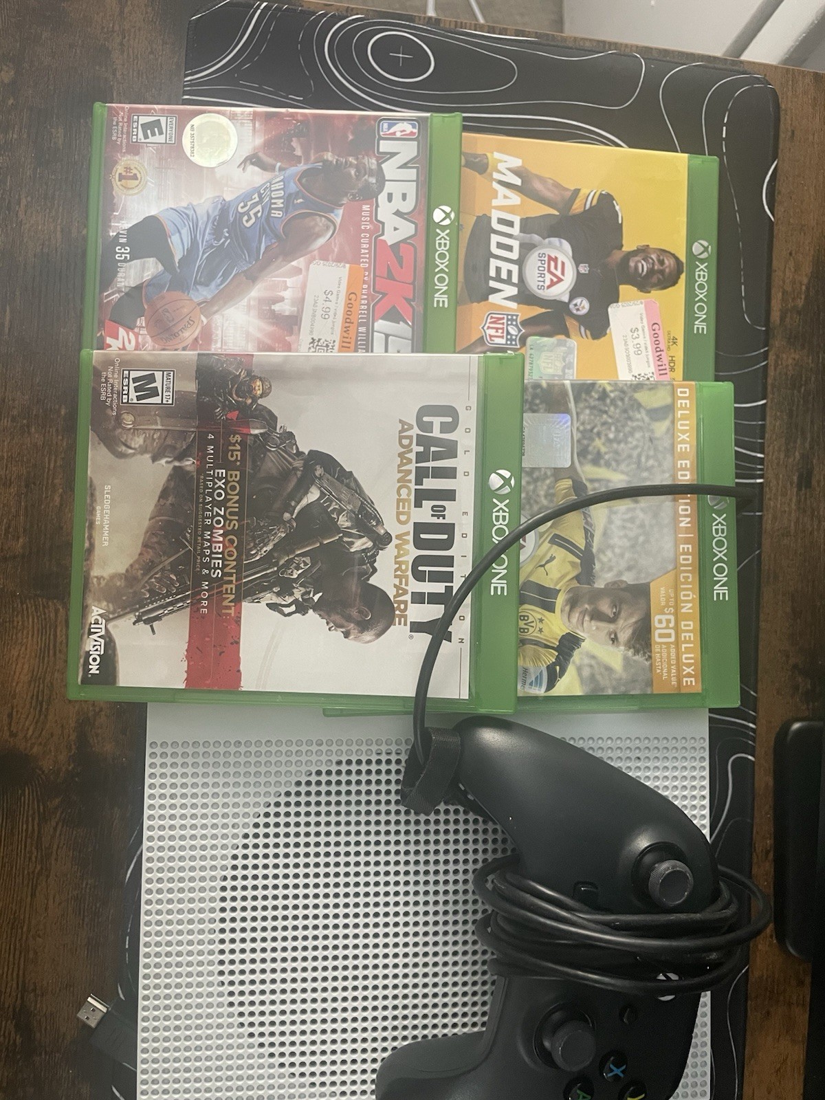 Microsoft Xbox One S White Console 500 GB Comes With HDMI/charger/games