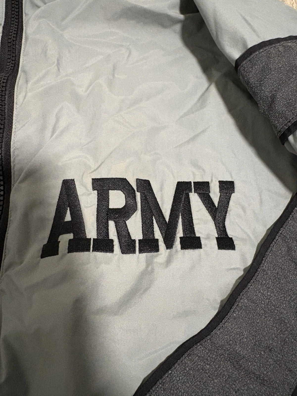 UNICOR ARMY Jacket. Size X-Large Regular Men's. - product detail image 3