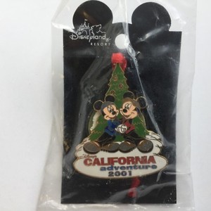 DCA-Mickey-amp-Minnie-Mouse-Christmas-Tree-2001-Disney-Pin-8417