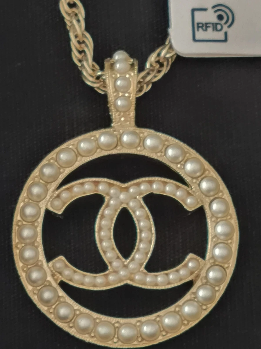 Pearl CC Cut Out Chanel Logo Necklace