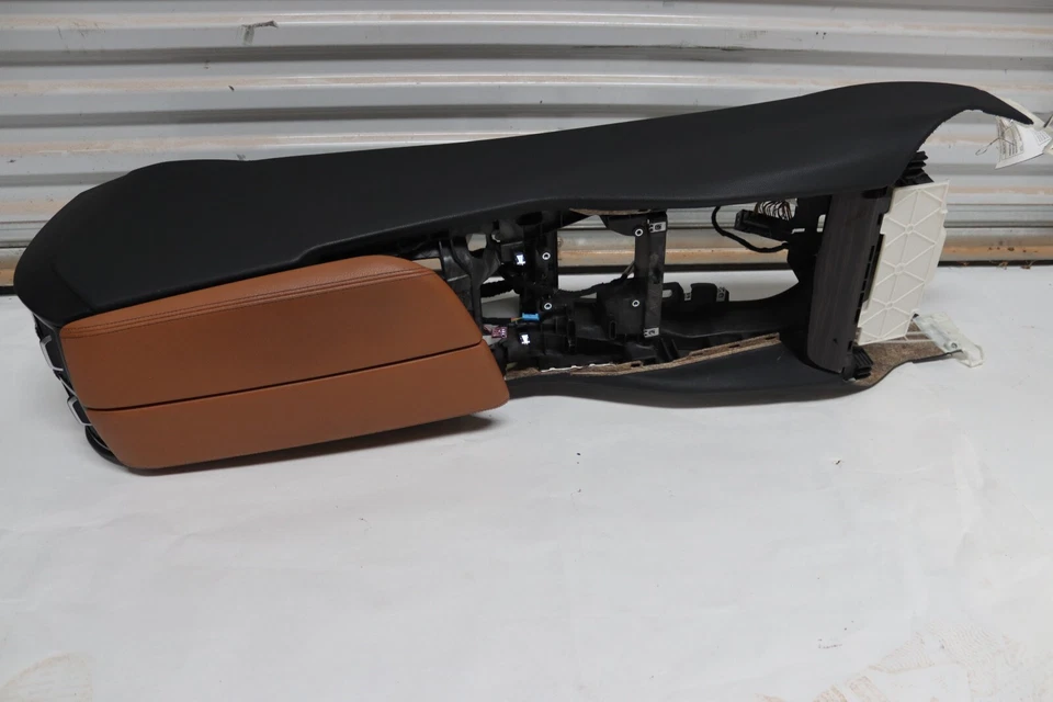 2017-2020 BMW 540I G30 CENTER CONSOLE COMPARTMENT ARMREST ASSEMBLY OEM — 第 2/4 张图片