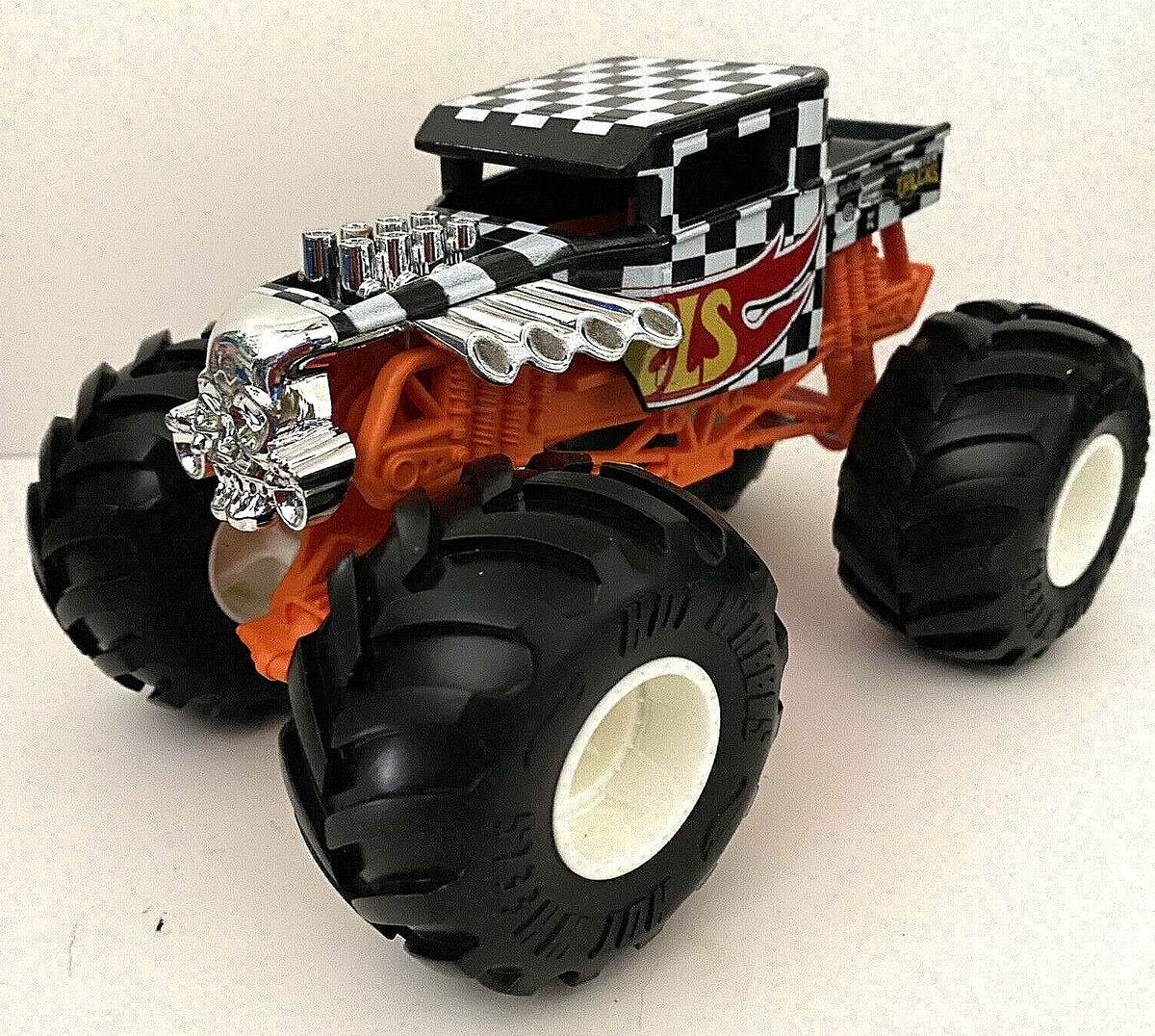  Hot Wheels Monster Trucks Oversized Bone Shaker 1:24 Scale :  Toys & Games